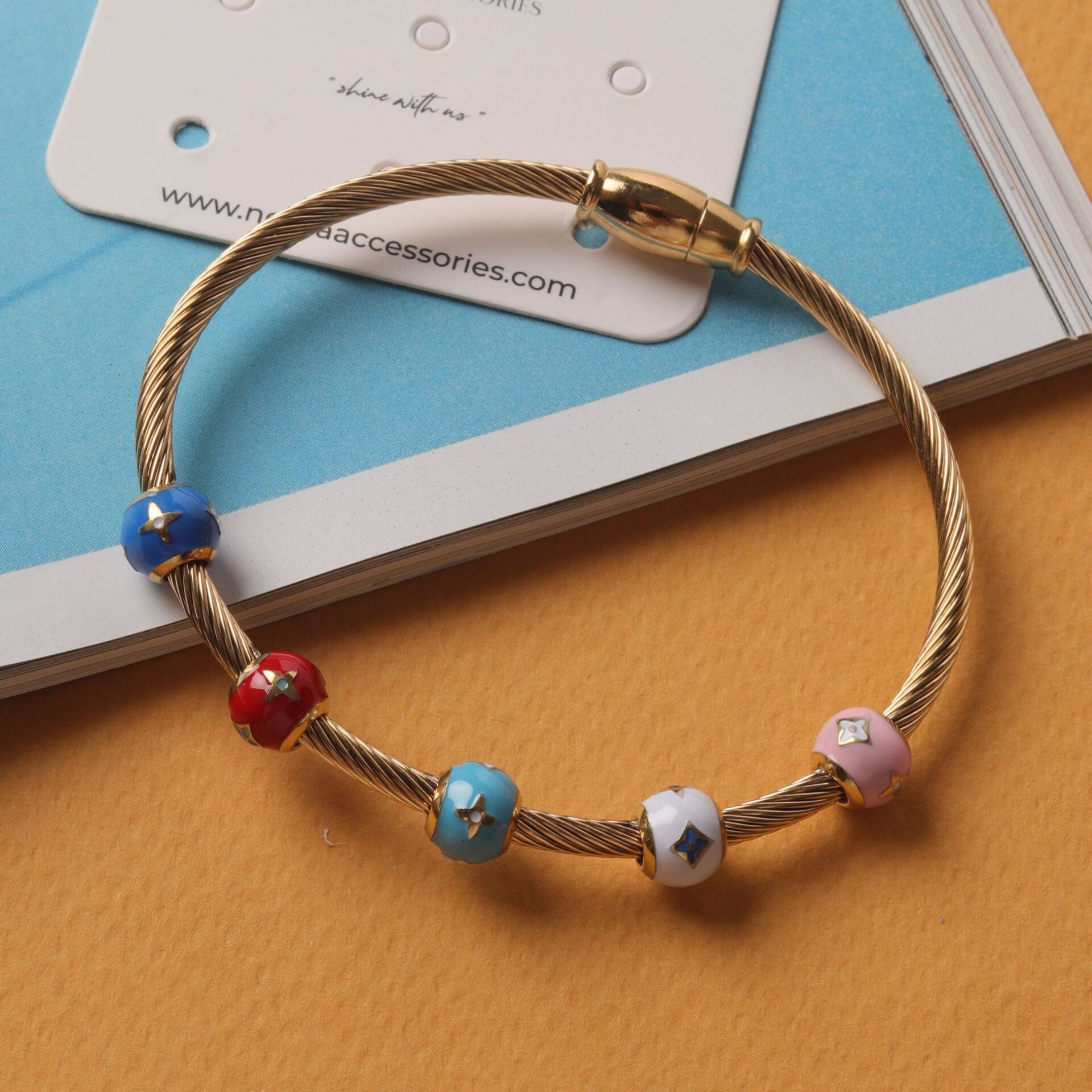 Neesa Çelik Çok Renkli Kelepçe Bileklik Gold Çap:6cmGold