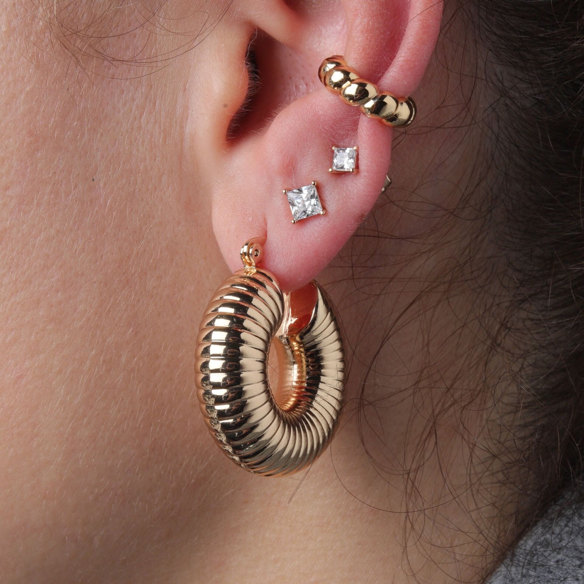 Neesa Özel Seri Kalın Halka KüpeGold