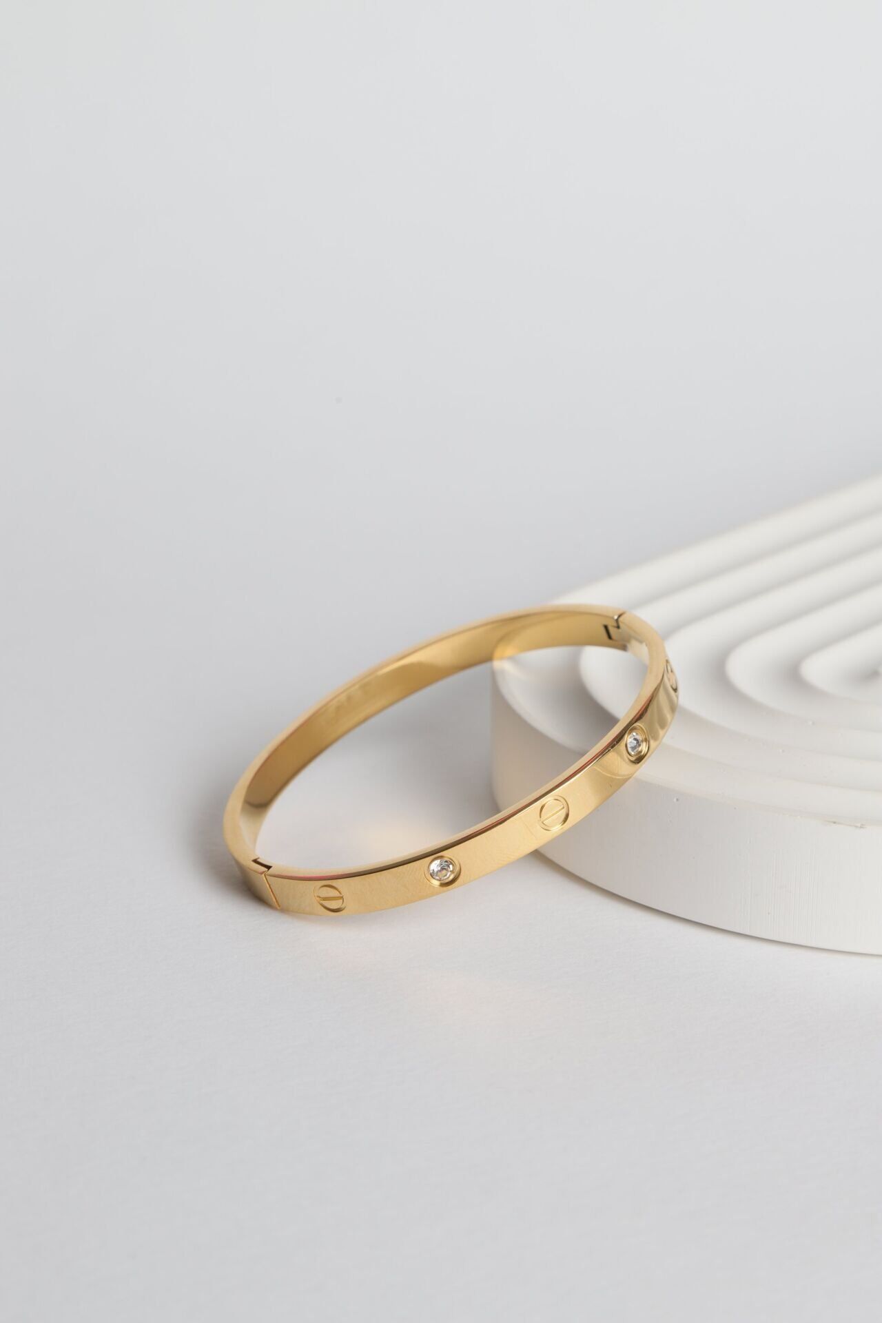 Neesa Çelik Marka Model Zirkon Taşlı Kelepçe BileklikGold Gold