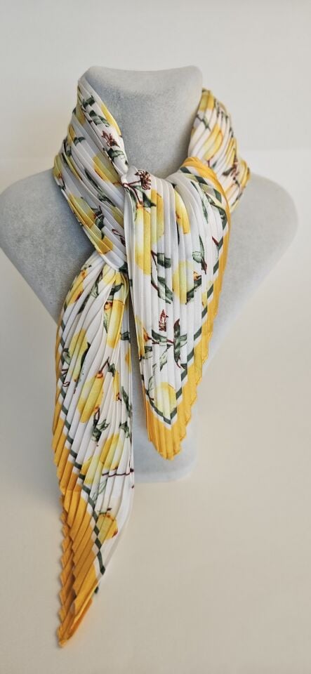 Neesa Marka Model Piliseli Fular Sarı