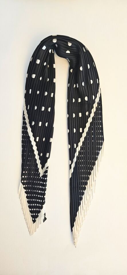 Neesa Marka Model Piliseli Fular Siyah