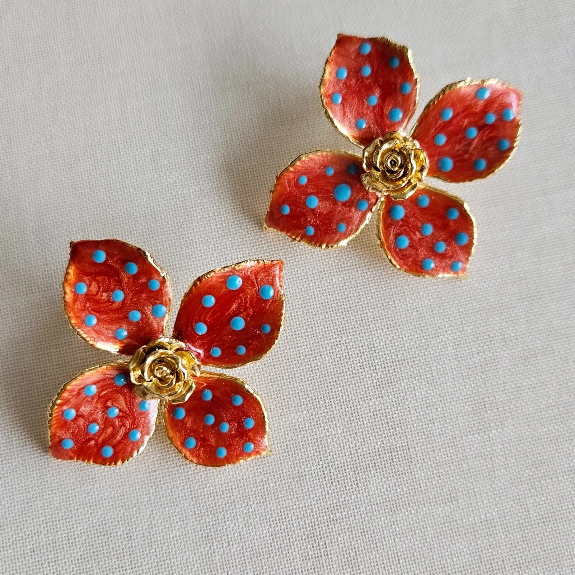 Neesa El İşçiliği Yonca Küpe