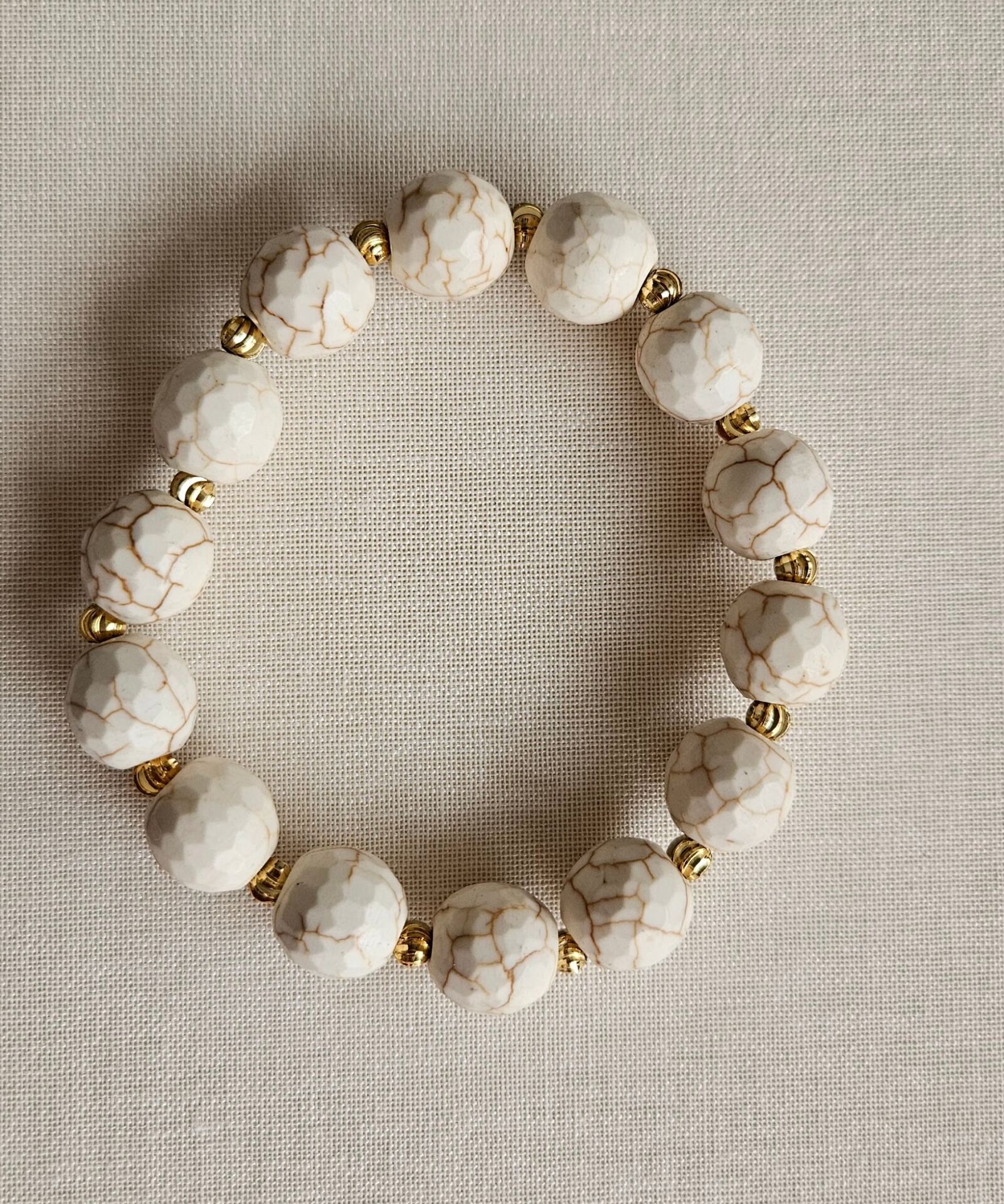 Neesa El İşçiliği Doğal Taş Ekru Bileklik