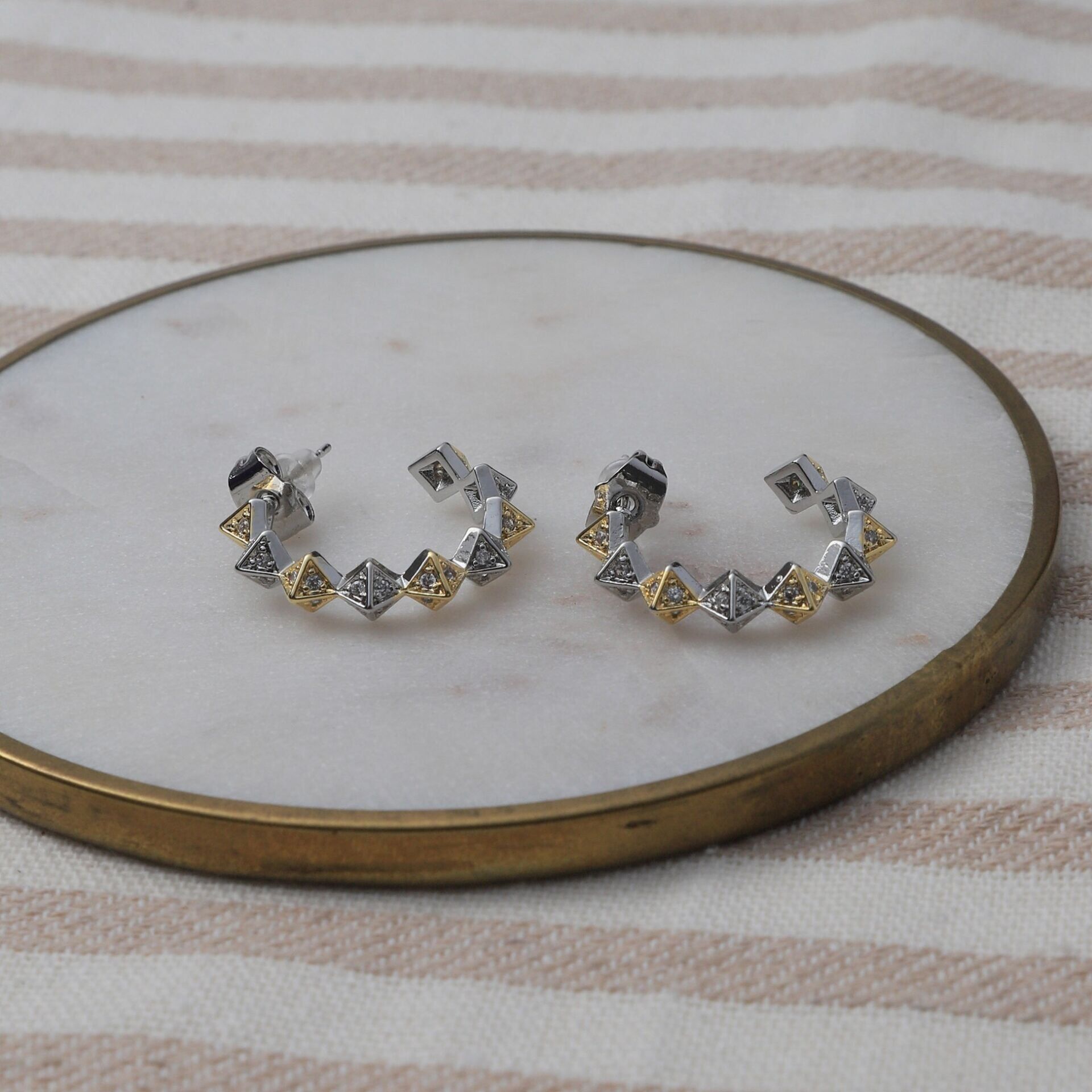 Neesa VIP Sıralı Üçgen Halka Küpe 1.7 CmSilver-Gold