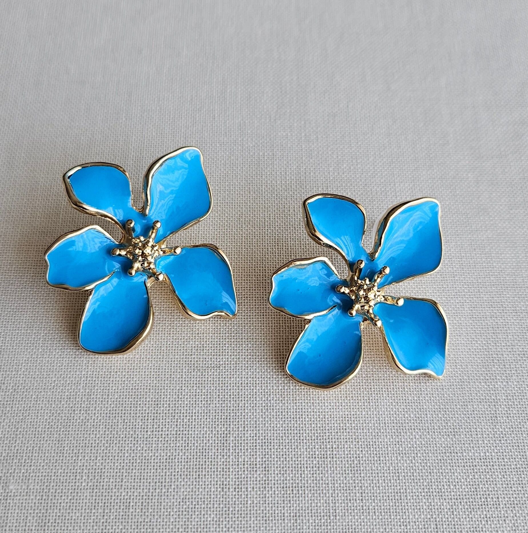 Neesa Çiçek Model Mavi Küpe