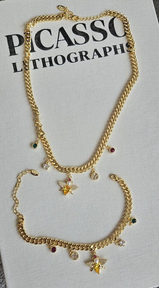 Neesa Arı Charmlı Gold Bileklik