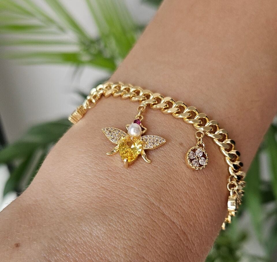 Neesa Arı Charmlı Gold Bileklik