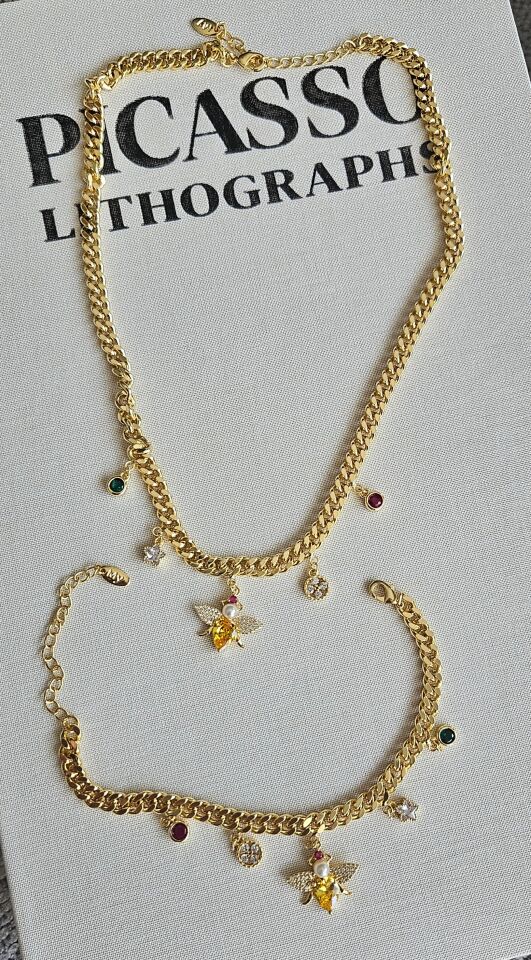 Neesa Arı Charmlı Gold Kolye