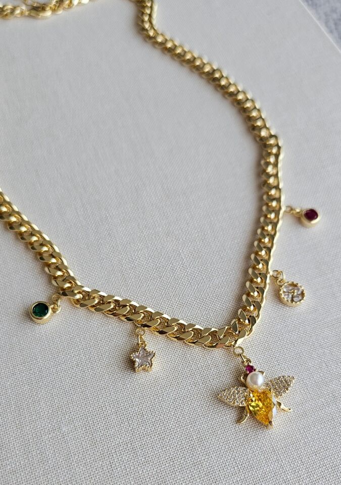 Neesa Arı Charmlı Gold Kolye
