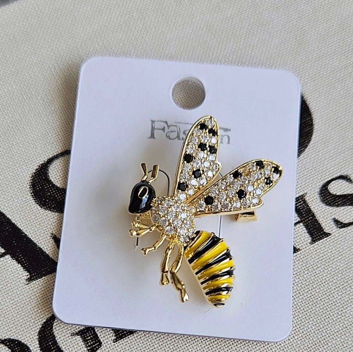 Neesa Arı Model Gold Broş