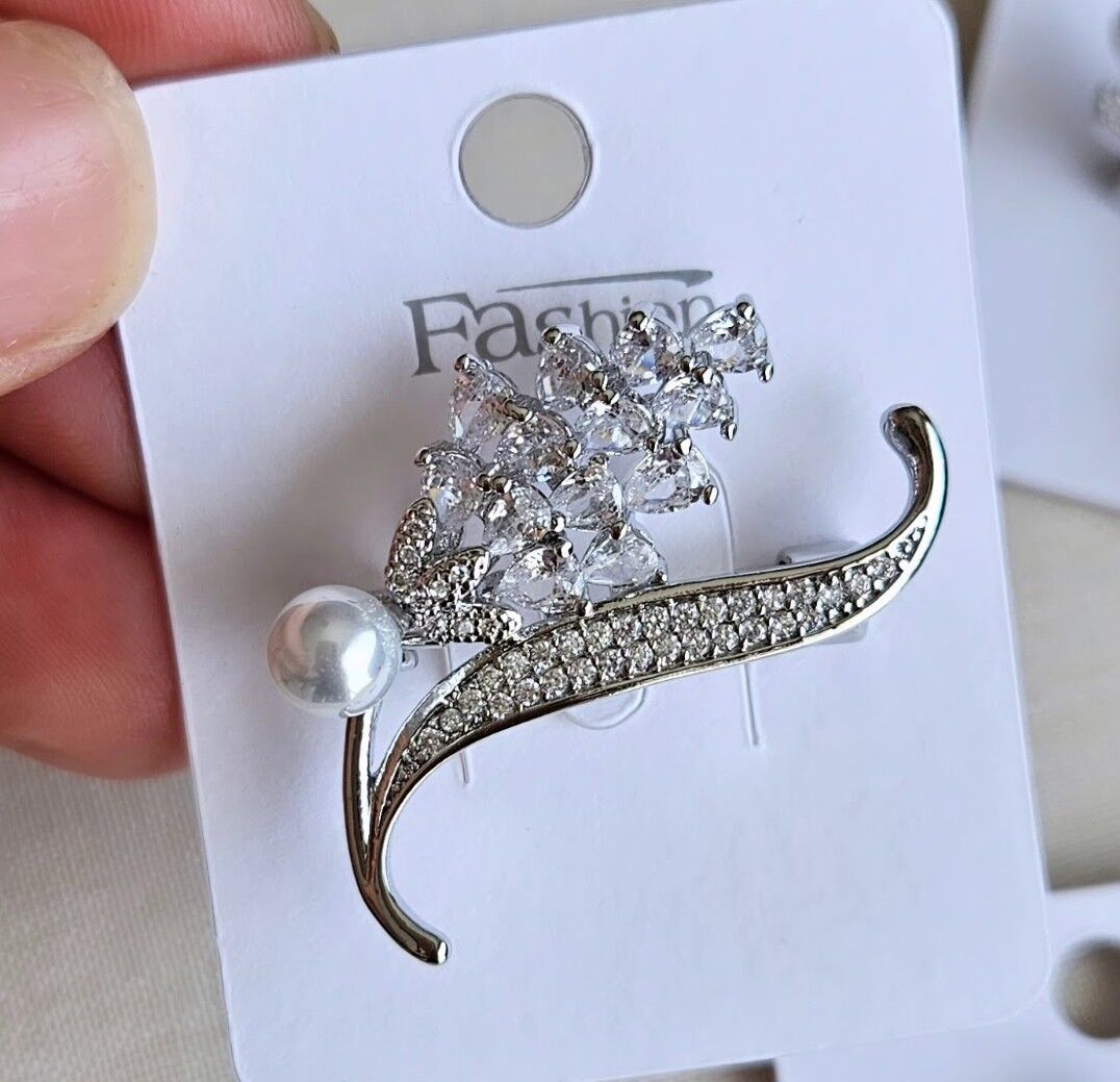 Neesa Yaprak Model İncili Silver Broş