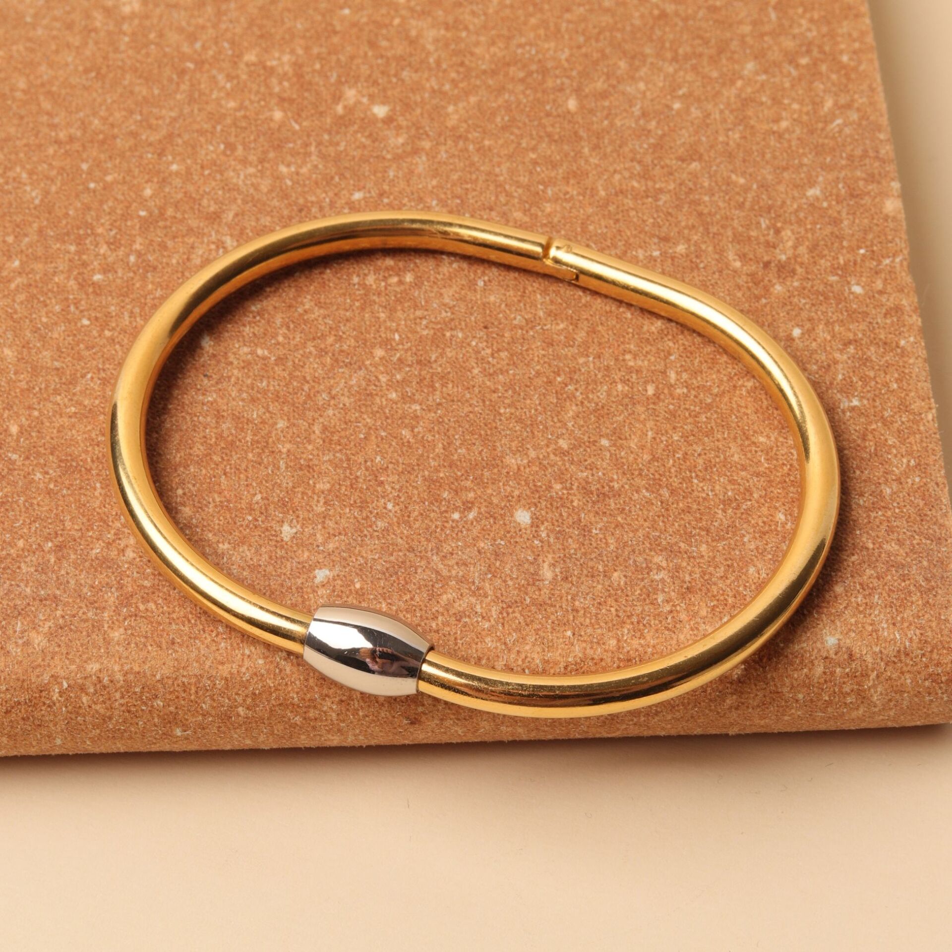 Çelik Mıknatıslı Kelepçe Bileklik Elips - 6.5cm x 4.2CmGold