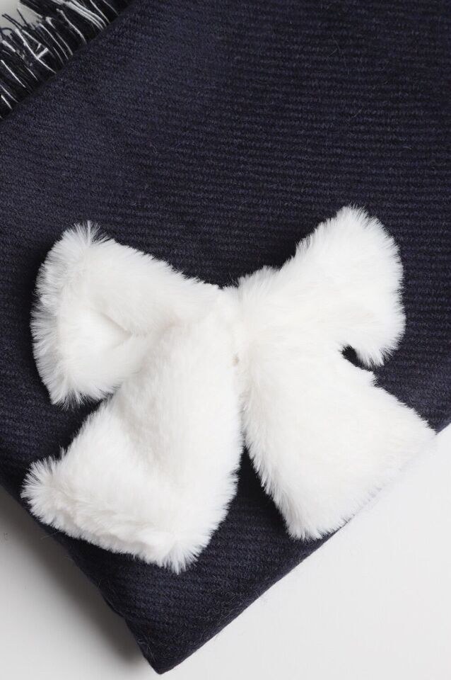 Neesa Peluş Fiyonk Toka Beyaz