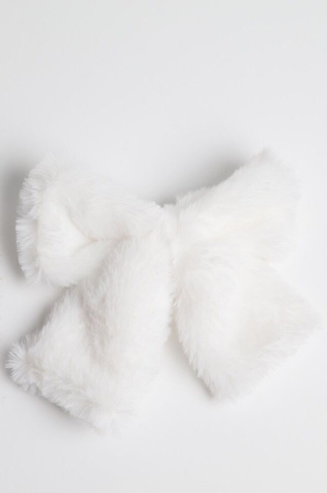 Neesa Peluş Fiyonk Toka Beyaz