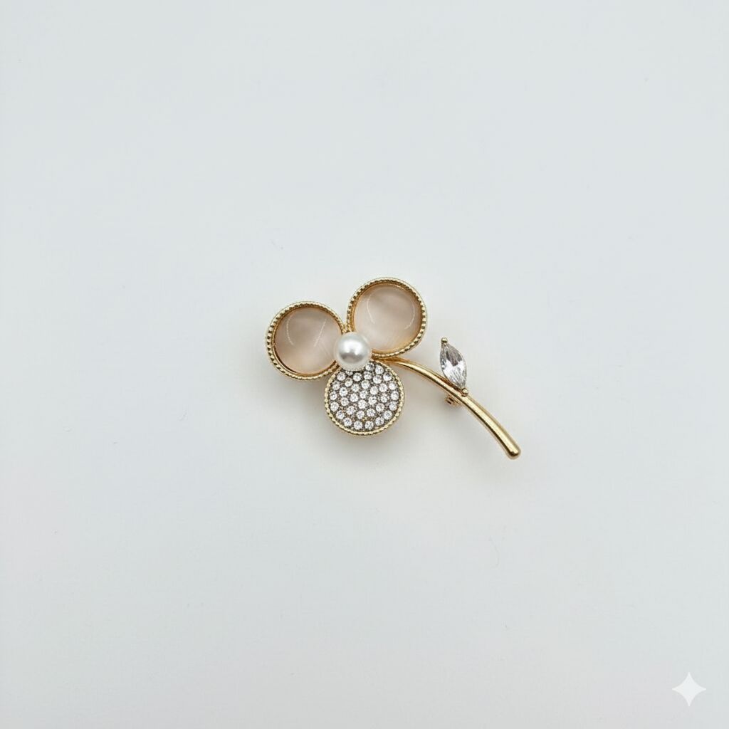 Neesa Sedef İnci ve Taşlı Üç Yaprak Yonca