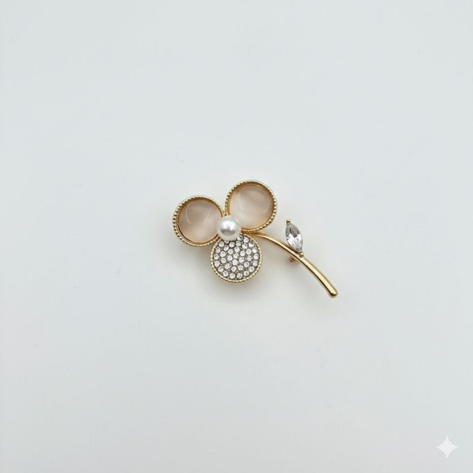 Neesa Sedef İnci ve Taşlı Üç Yaprak Yonca Broş