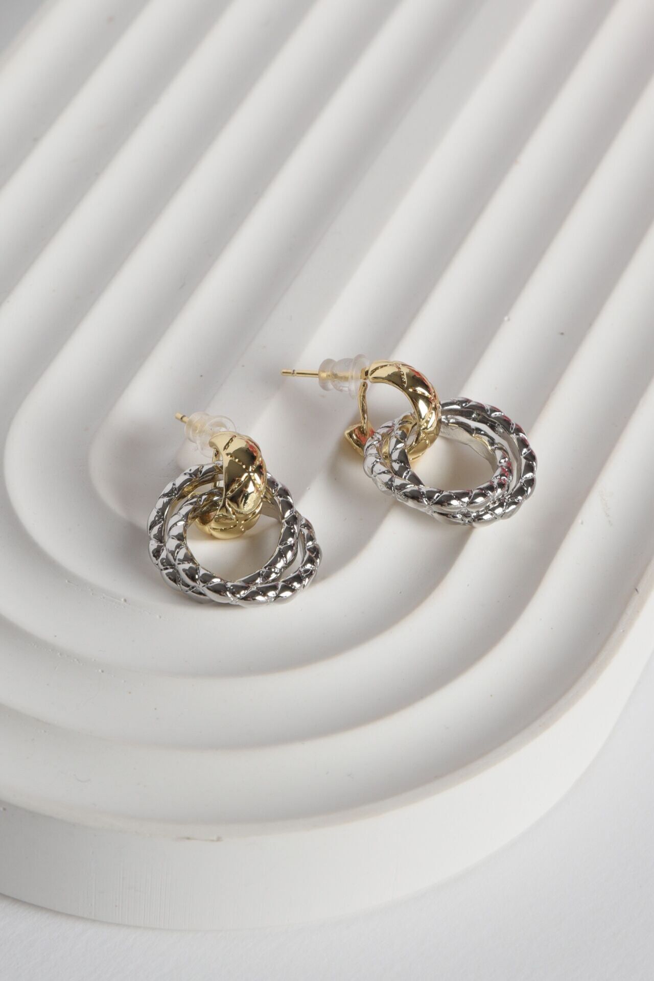 Neesa Çelik Çift Halkalı KüpeSilver-Gold