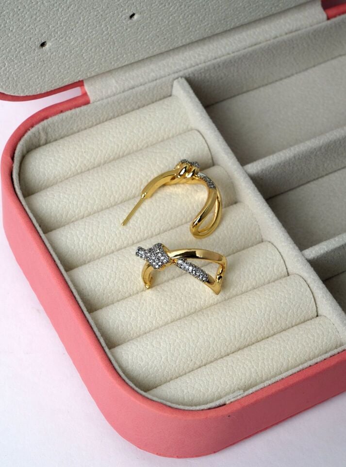 Neesa Özel Seri Marka Model Düğüm Gold KüpeGold