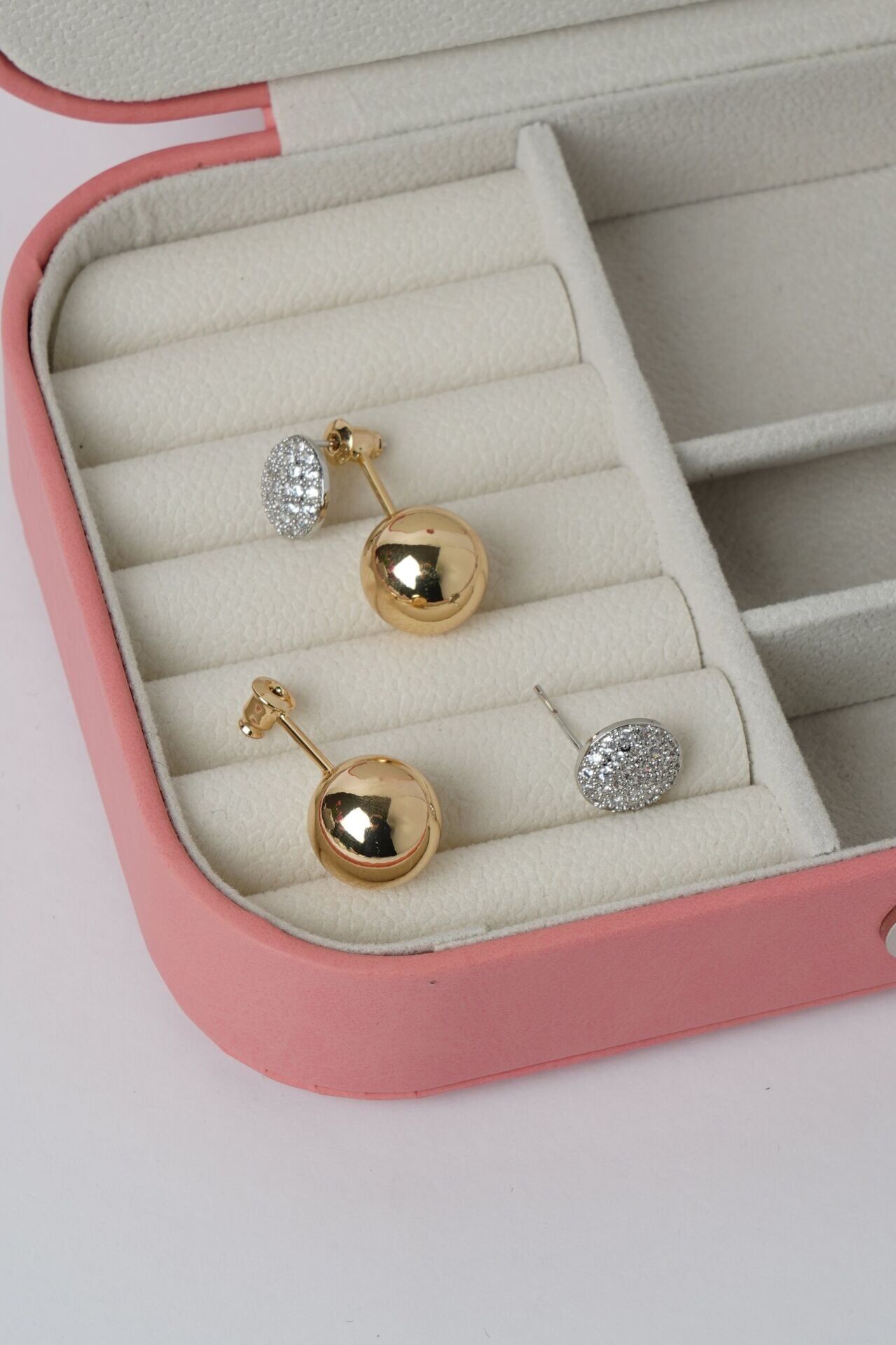 Neesa Özel Seri Marka Model Zirkon Taşlı Top Gold KüpeGold