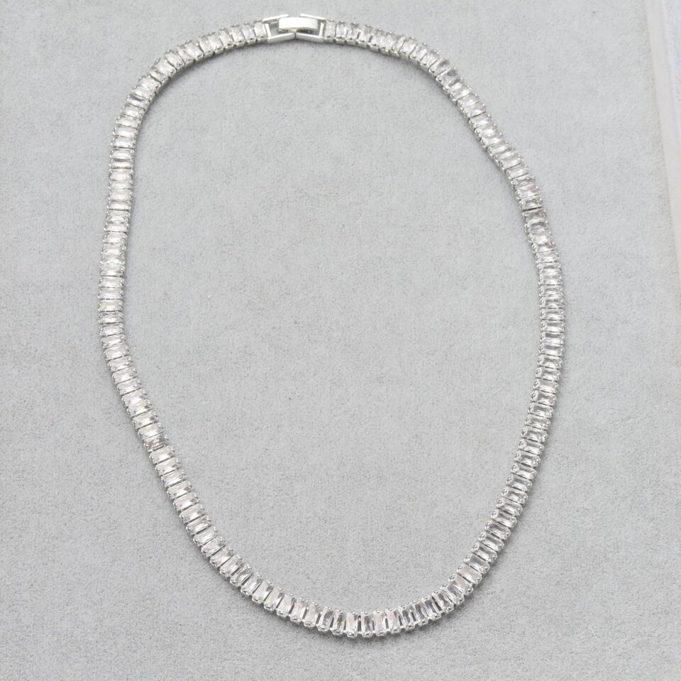 Neesa Özel Seri Baget Taşlı Beyaz Kolye / BileklikSilverKolye