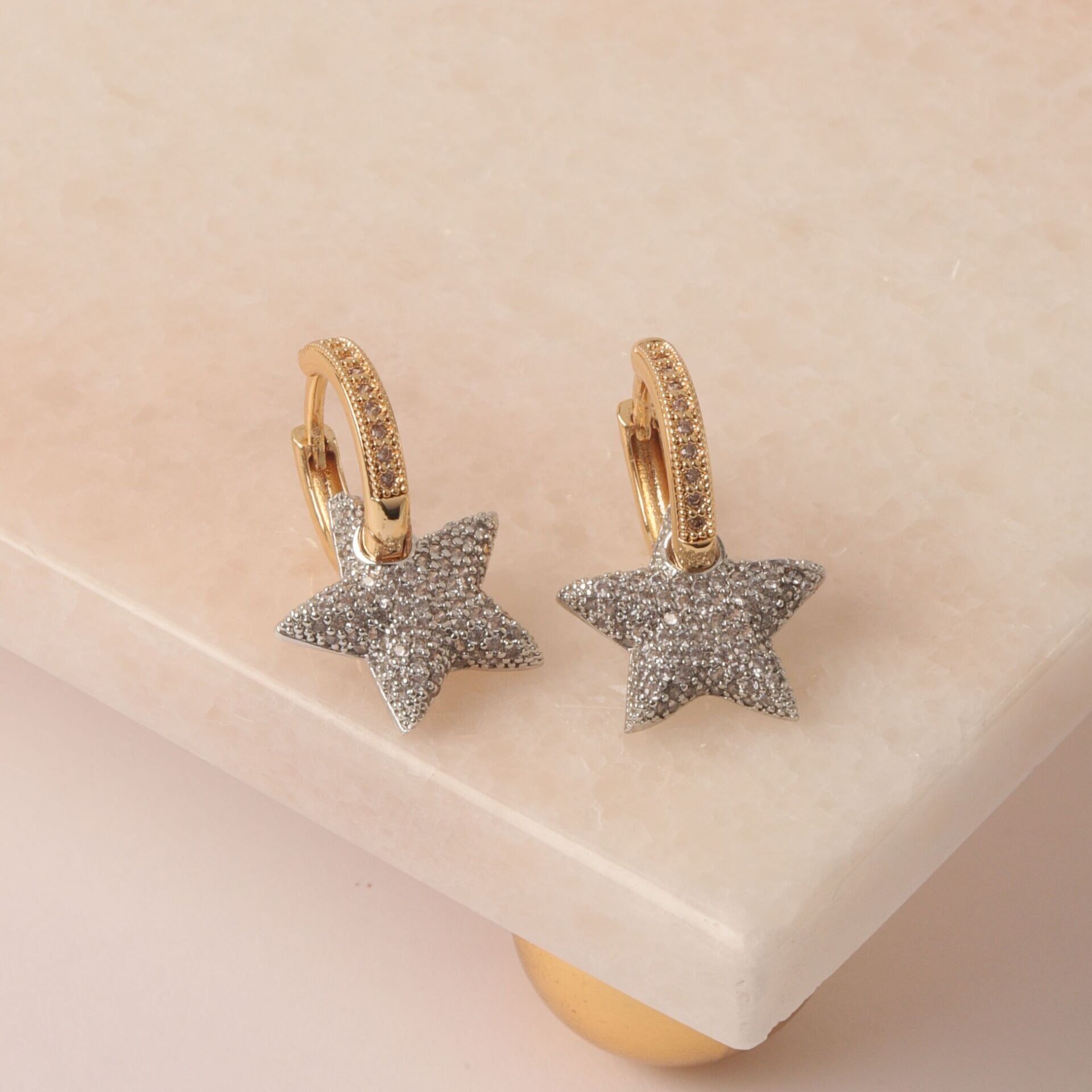 Neesa Özel Seri Zirkon Yıldız KüpeGold Silver-Gold