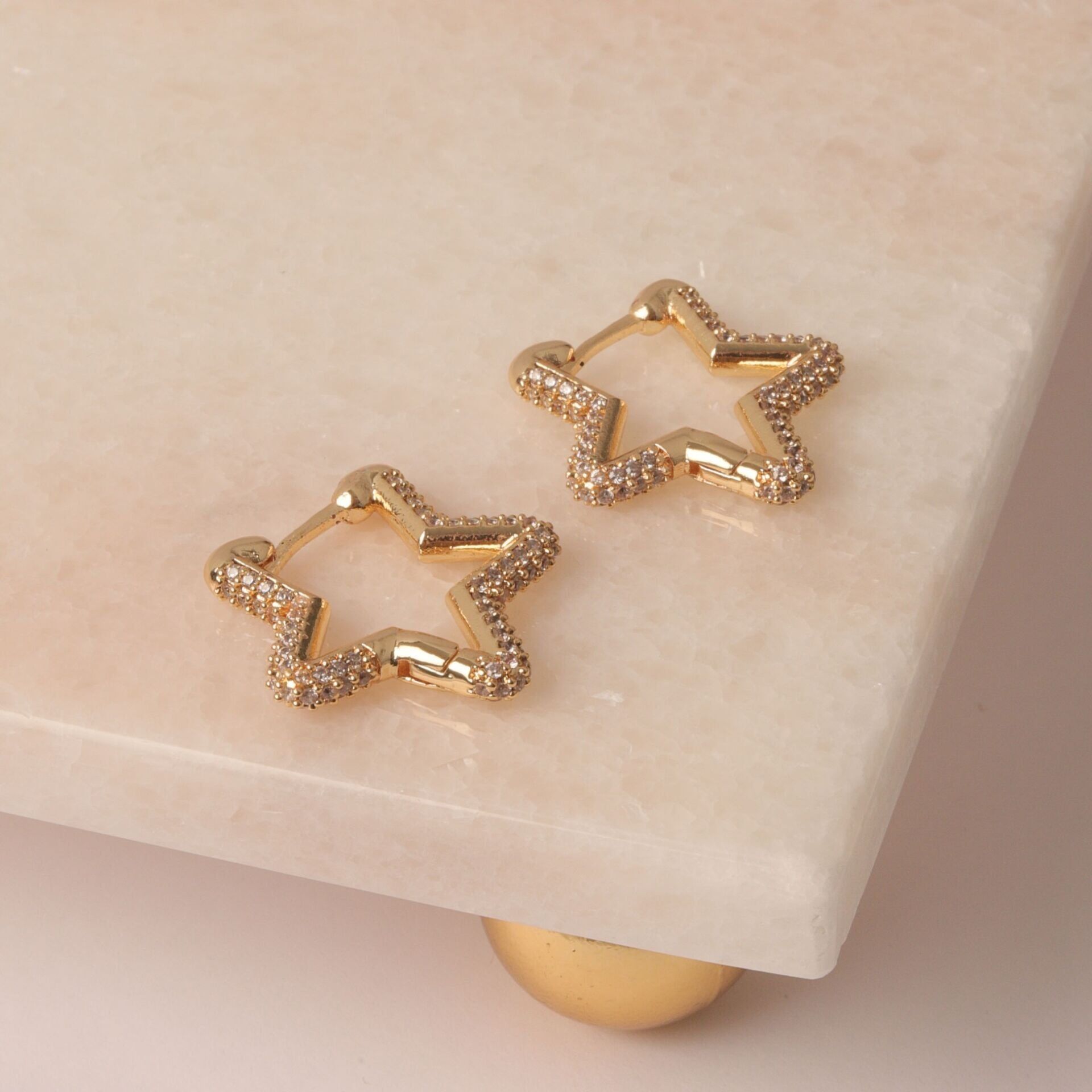 Neesa Zirkon Taşlı Yıldız Küpe Gold