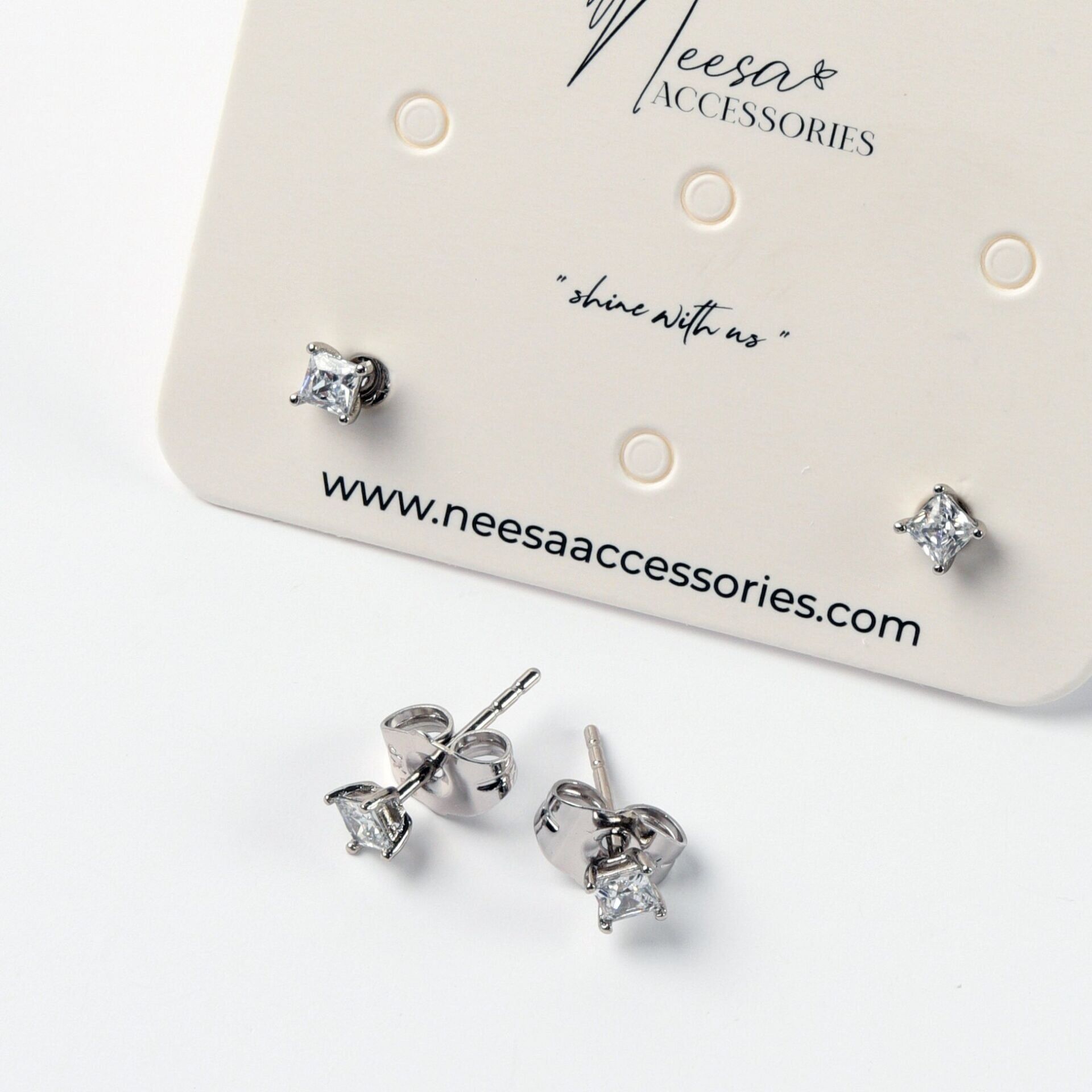 Neesa VIP Tek Taş KüpeGold1 Silver - 1