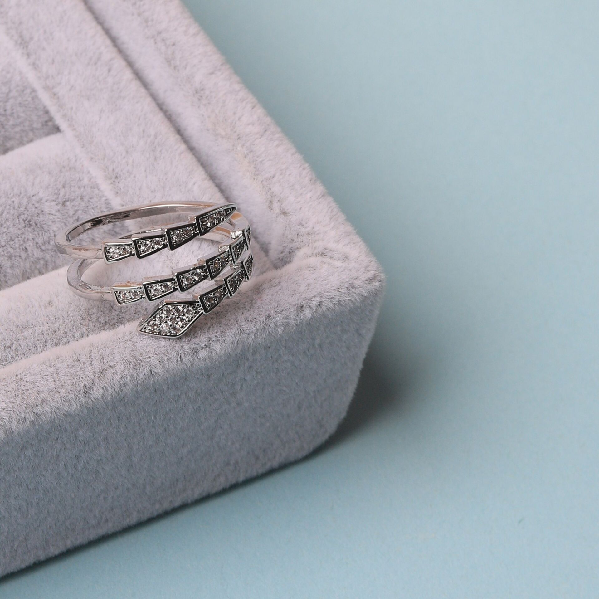 Neesa Özel Seri Ayarlanabilir Zirkon Taşlı Yılan Yüzük Silver