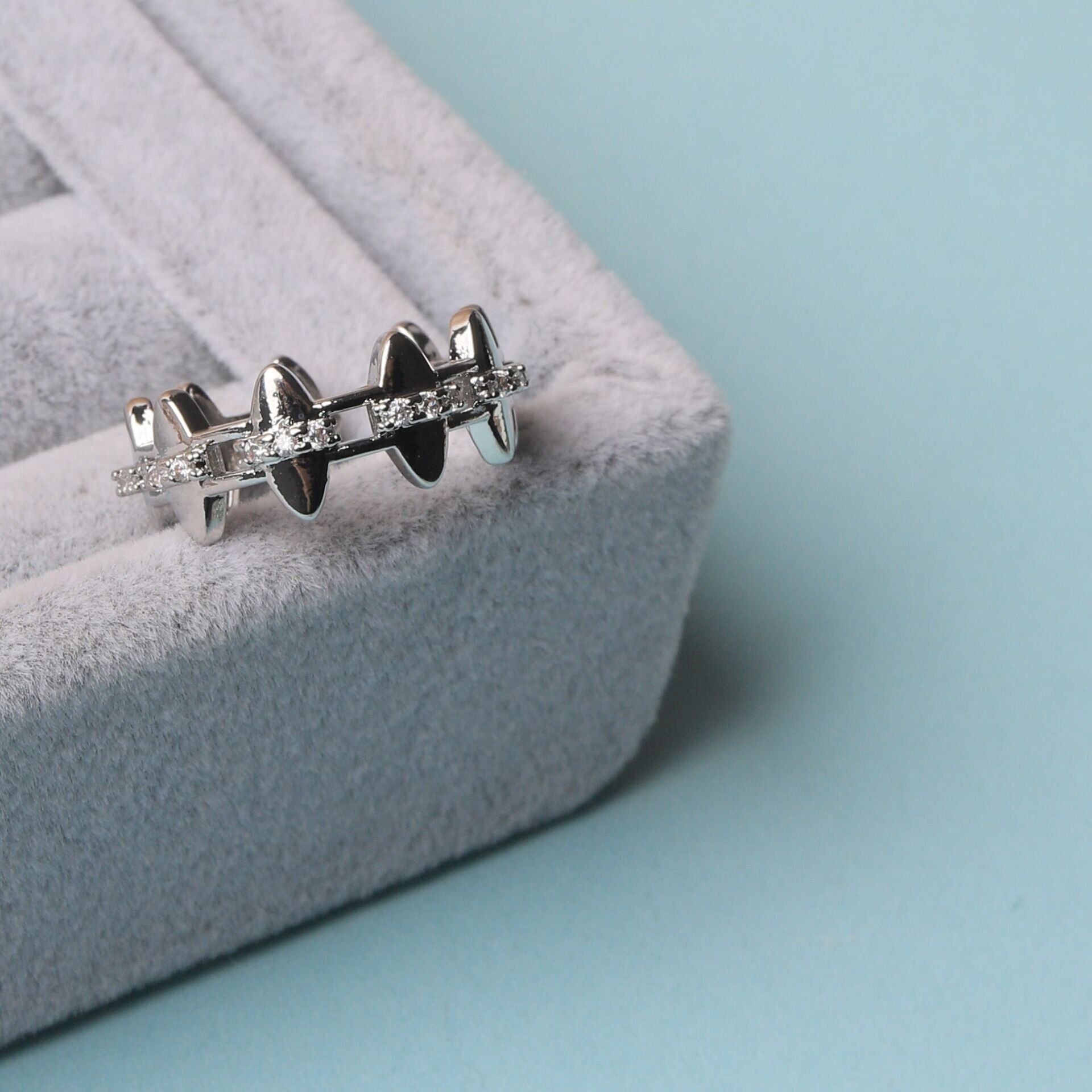 Neesa Özel Seri Ayarlanabilir Taç Yüzük Silver