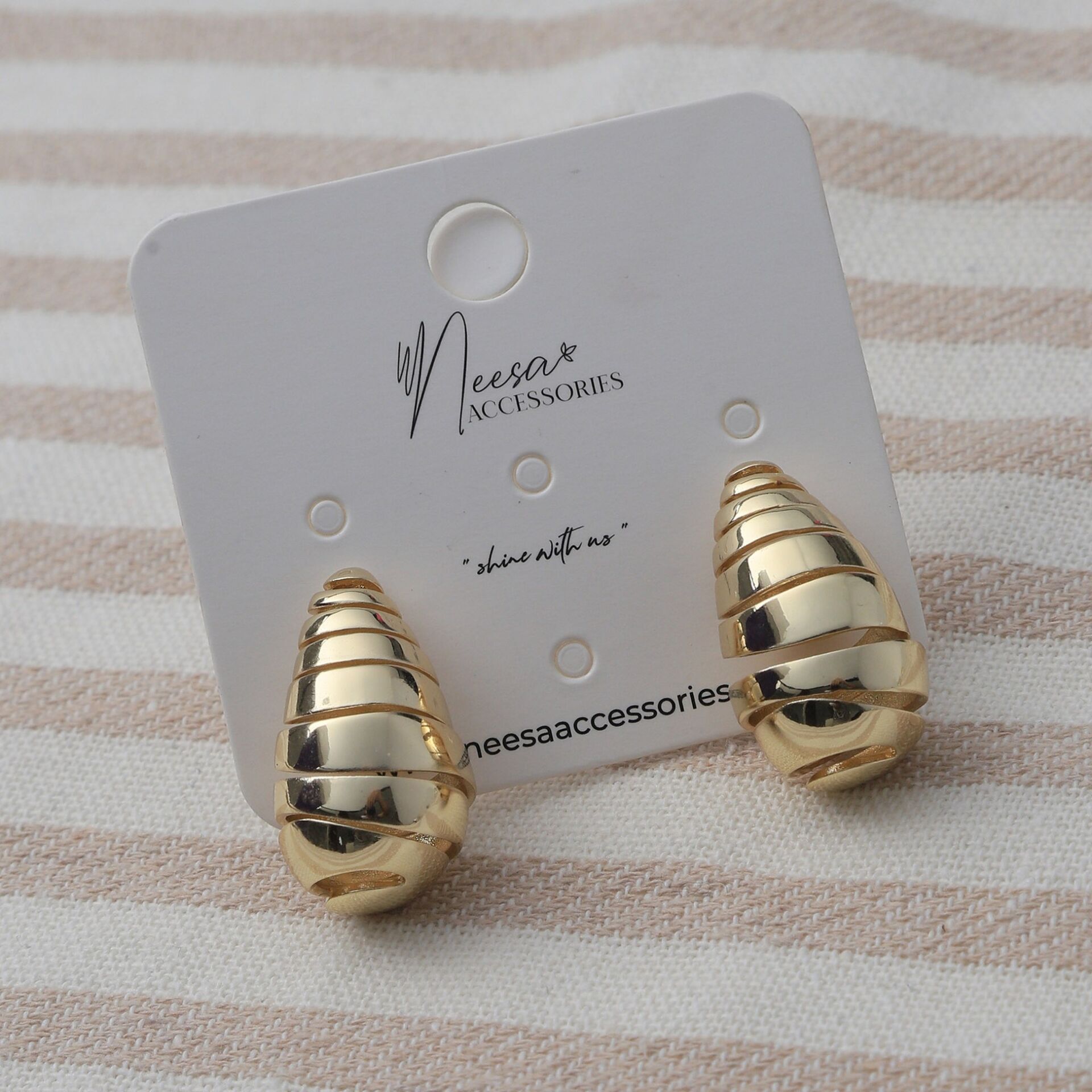 Neesa Çelik Su Damlası Marka Küpe 3 CmGold