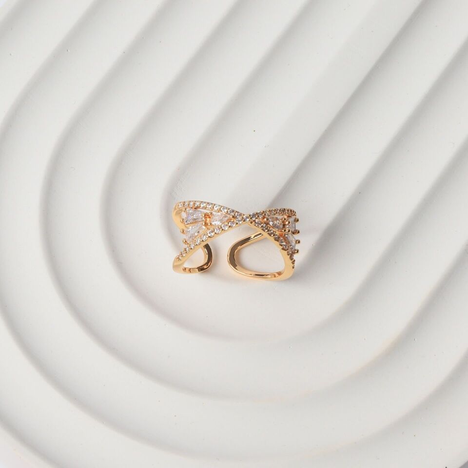 Neesa Çelik Yüzük Zirkon TaşlıGold