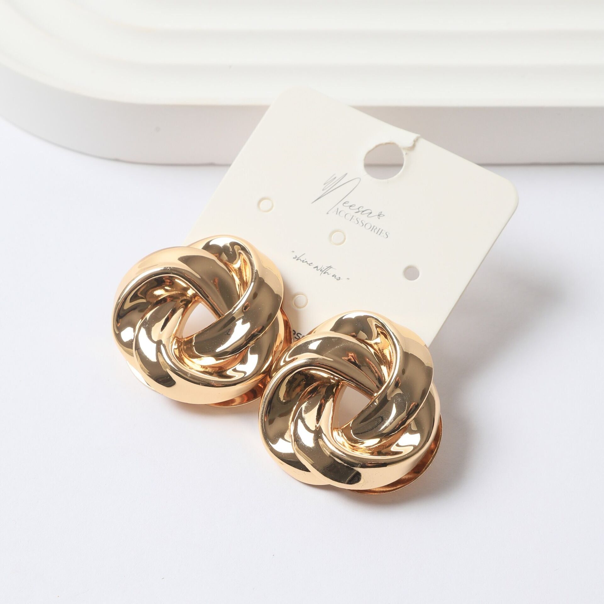 Neesa Özel Seri Sarmal Küpe Marka ModelGold