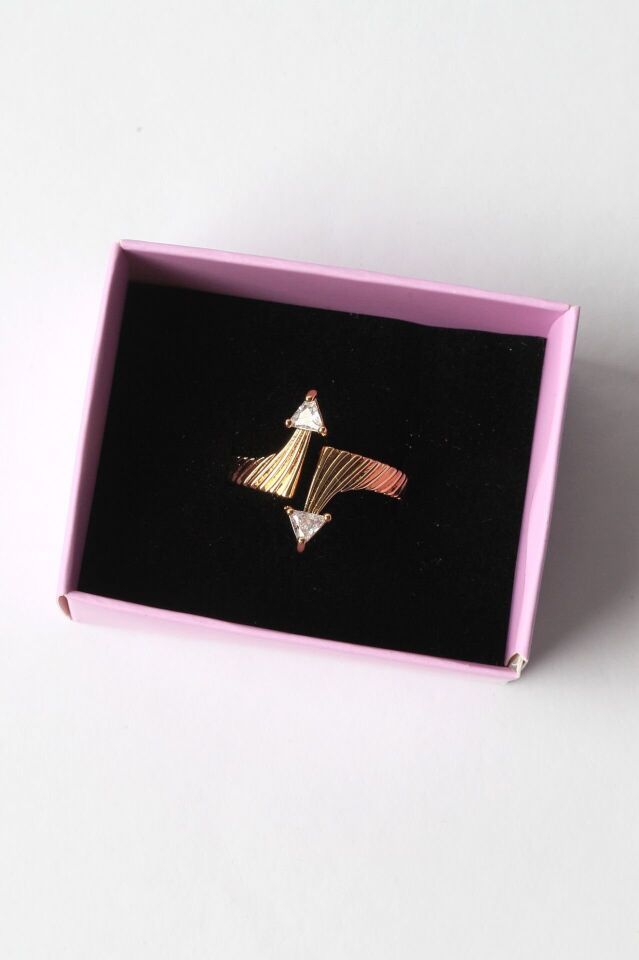 Neesa Özel Seri YüzükGold