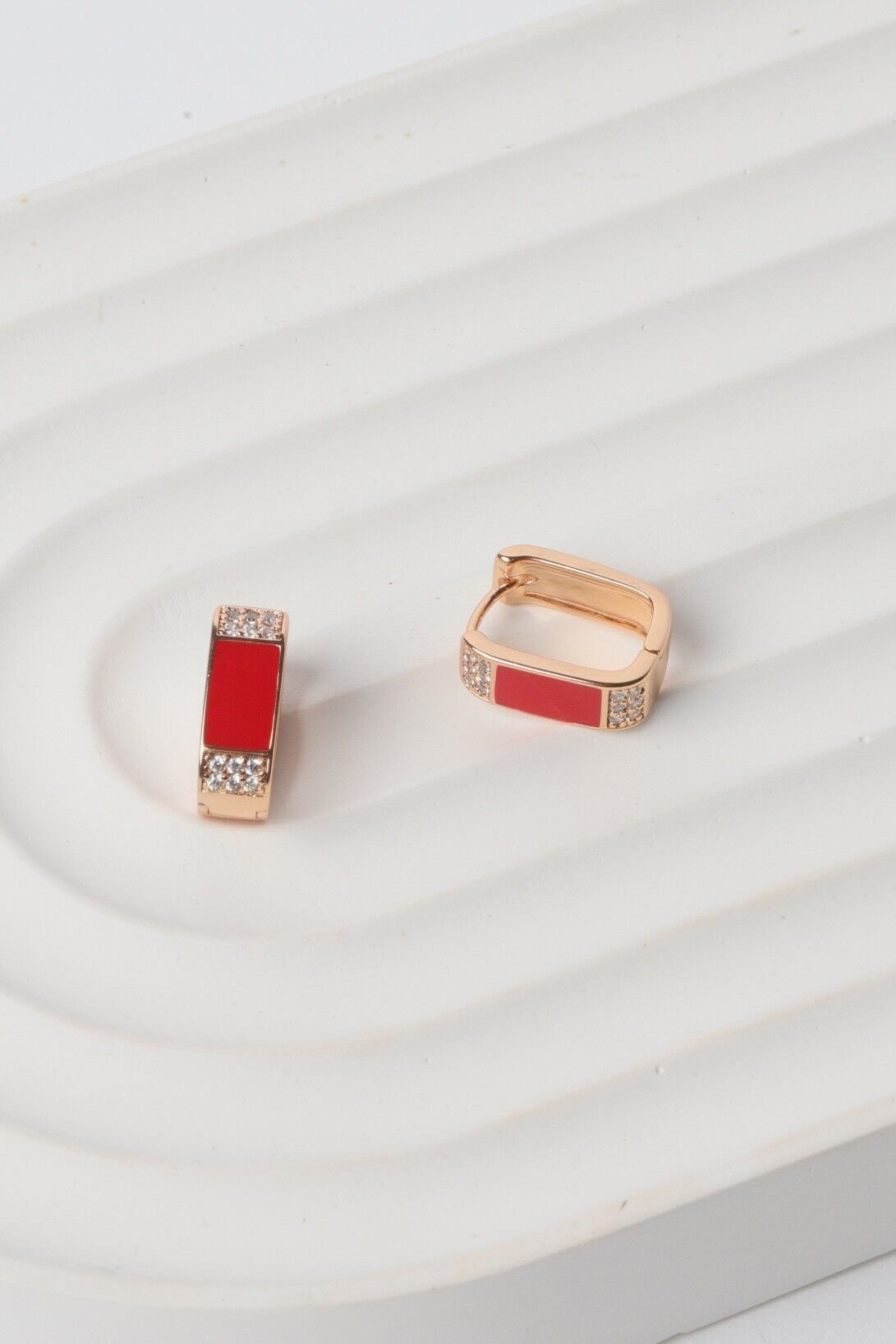 Neesa VIP Dikdörtgen Askı Küpe Kırmızı