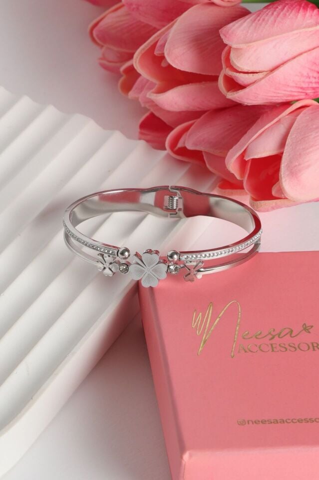 Neesa Çelik Yonca Kelepçe Bileklik Silver