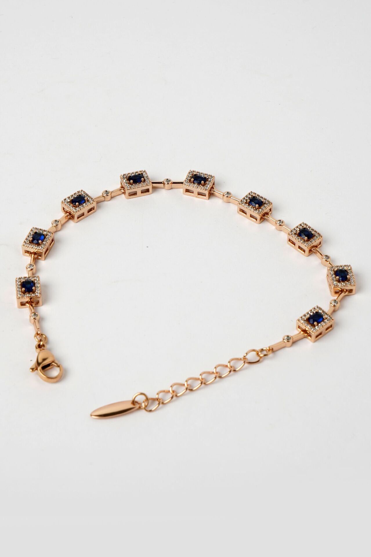 Neesa VIP Kare Zirkon Taşlı Gold Bileklik 21,5 cmLacivert