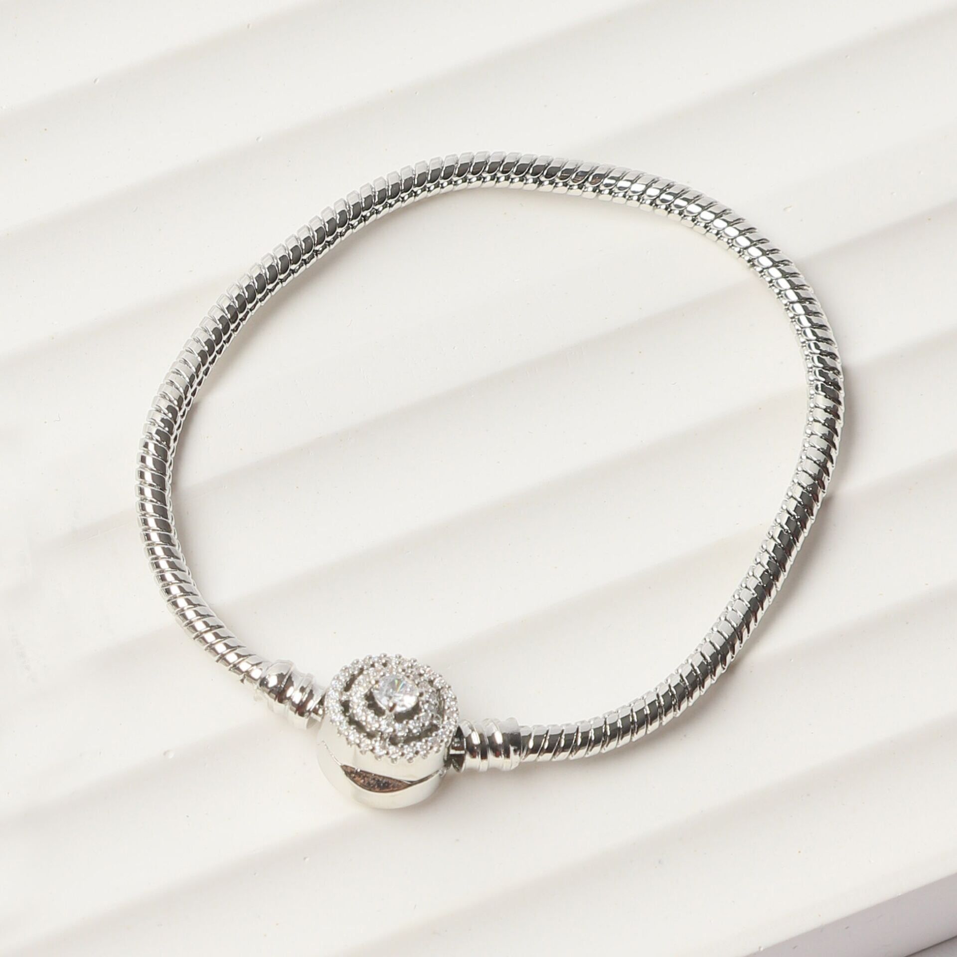 Neesa Çelik Taşlı Model PandoraGold Silver