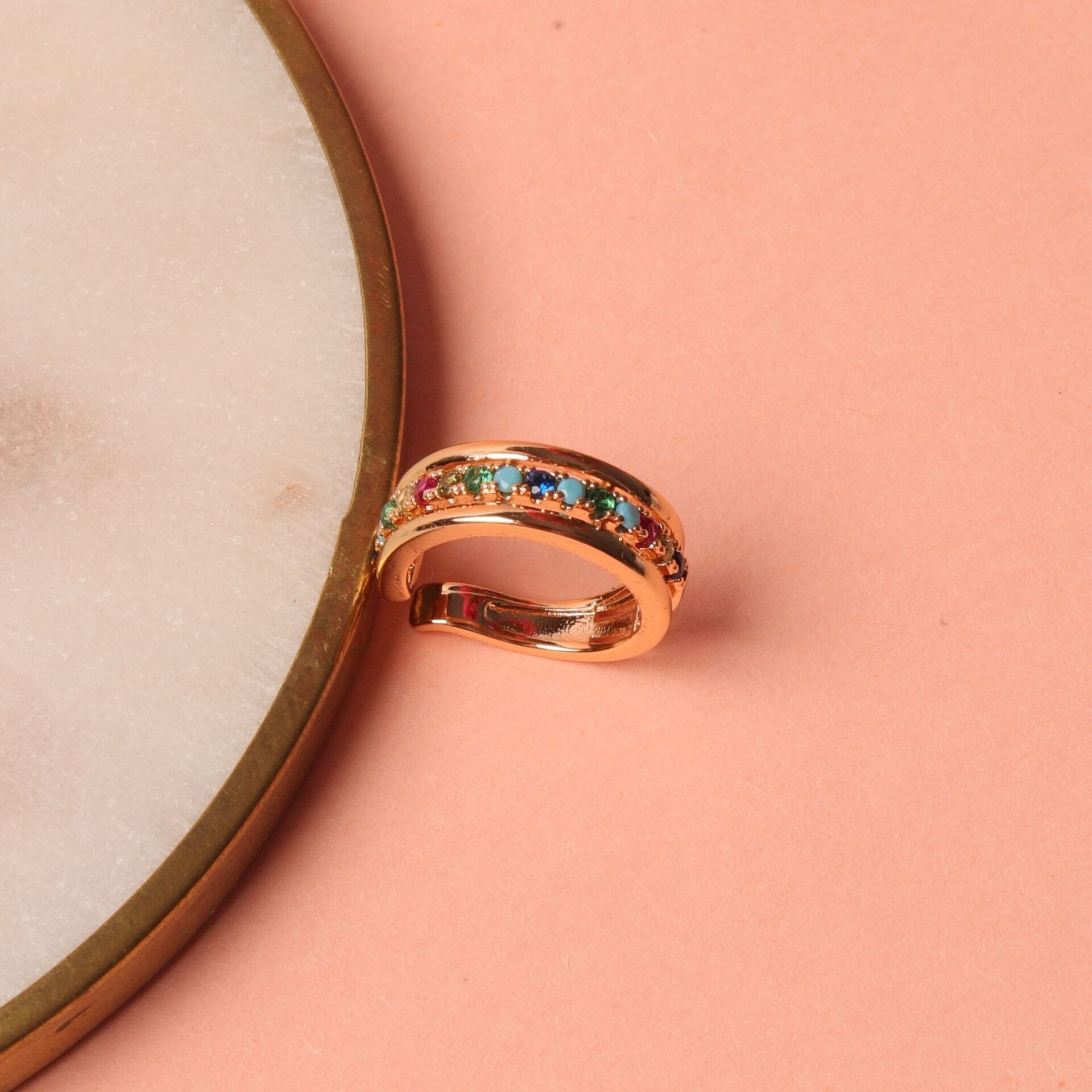 Gold Renkli Zirkon Taşlı Sıkıştırma Kıkırdak Küpe