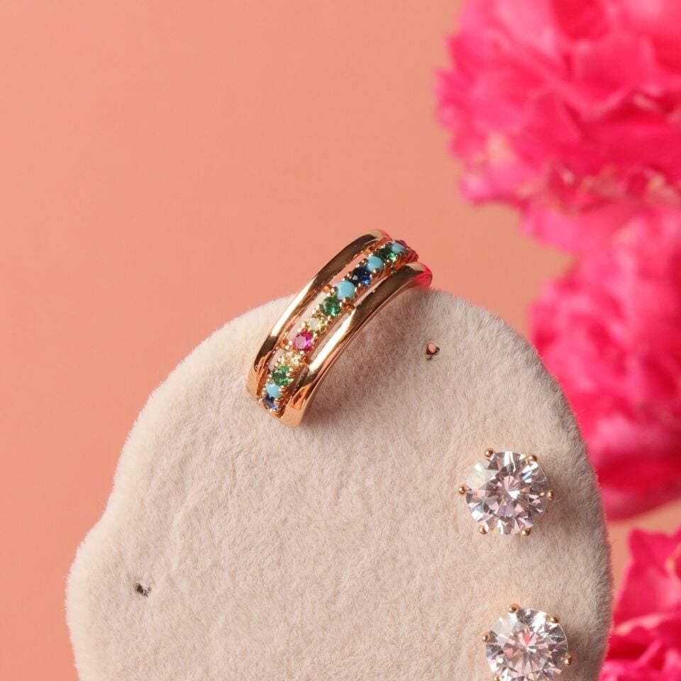 Gold Renkli Zirkon Taşlı Sıkıştırma Kıkırdak Küpe